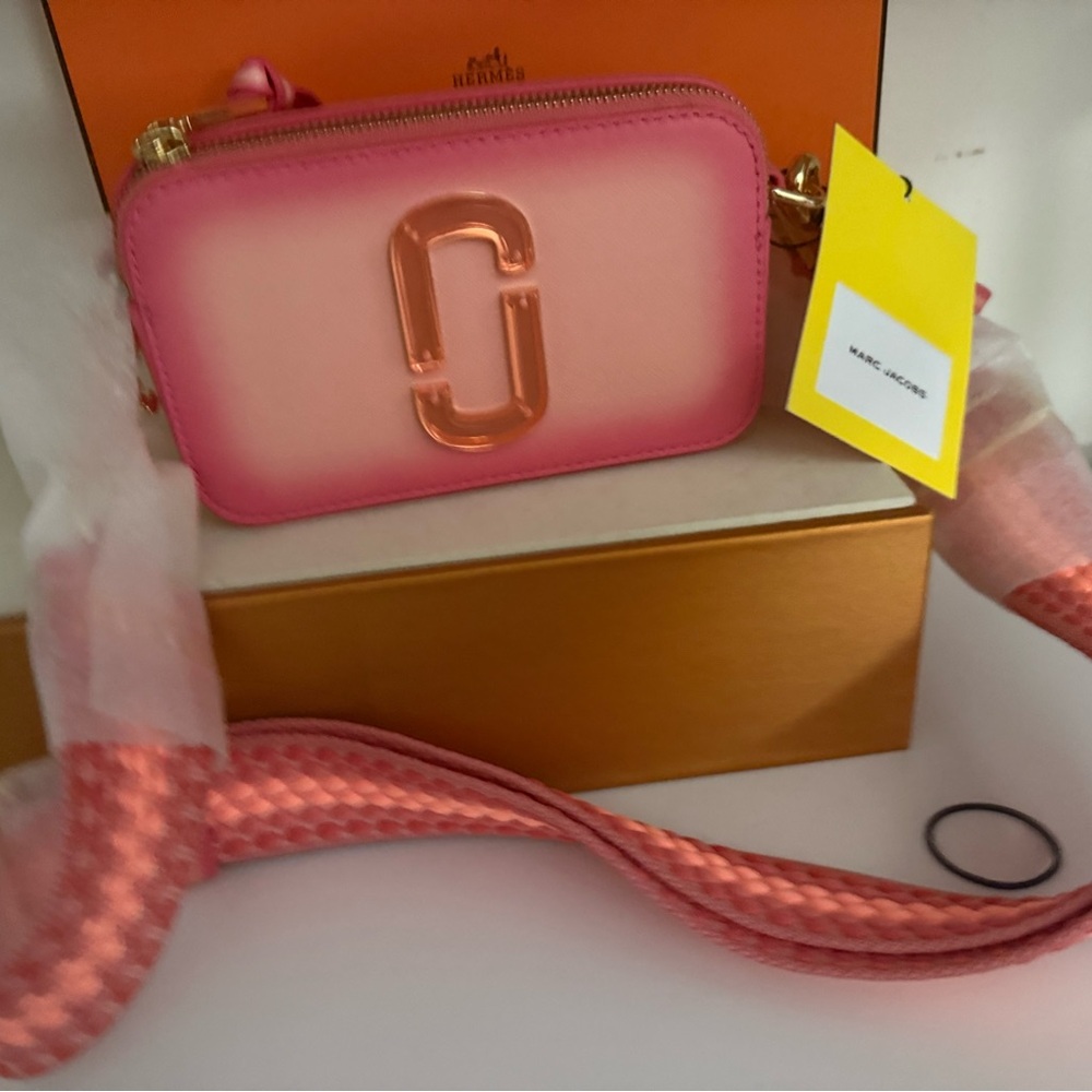 Marc Jacobs Pink Crossbody Bag - New with tags - Picture 2 of 2